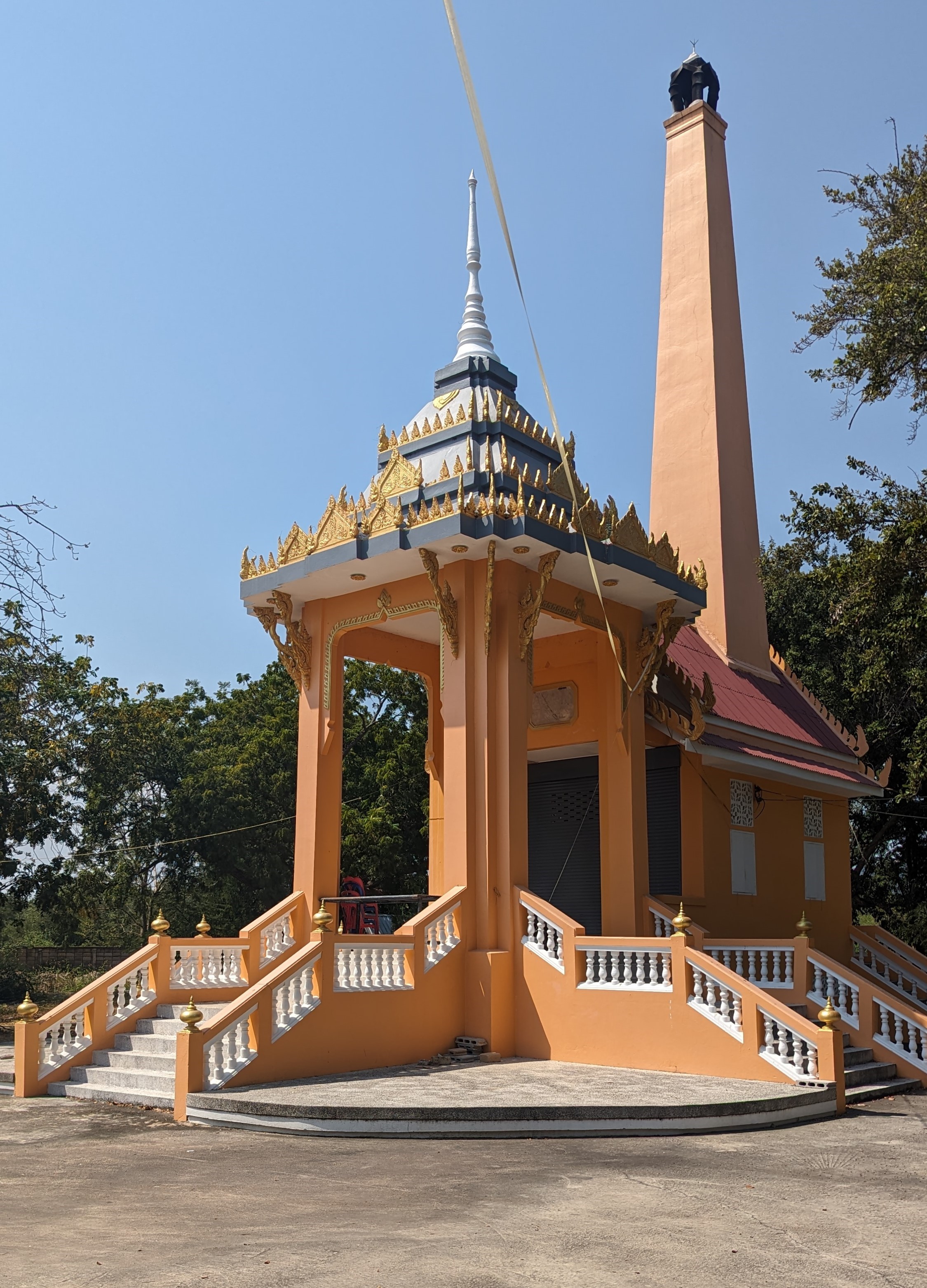 Thaï place of worship / Lieu de culte à saveur thaïlandaise