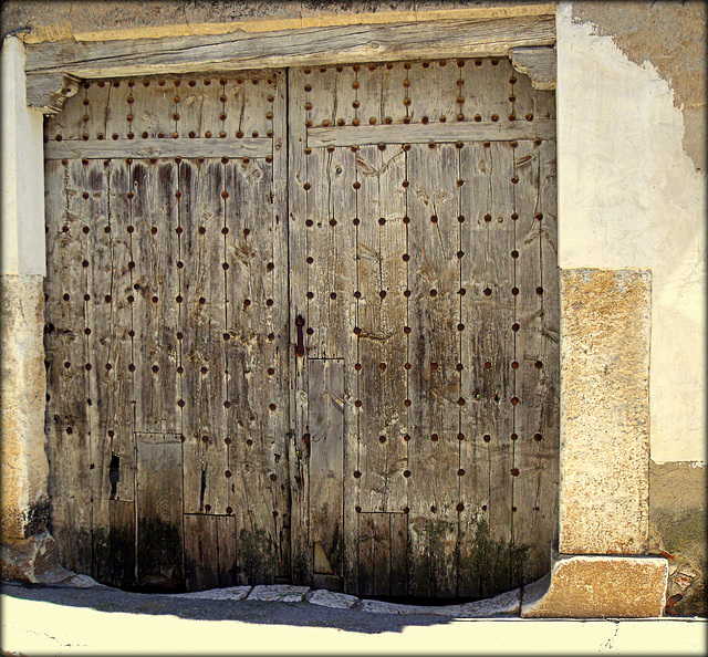 Old door, Colmenar de Oreja