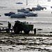 bateau échoué avec le mauvais temps sur la plage