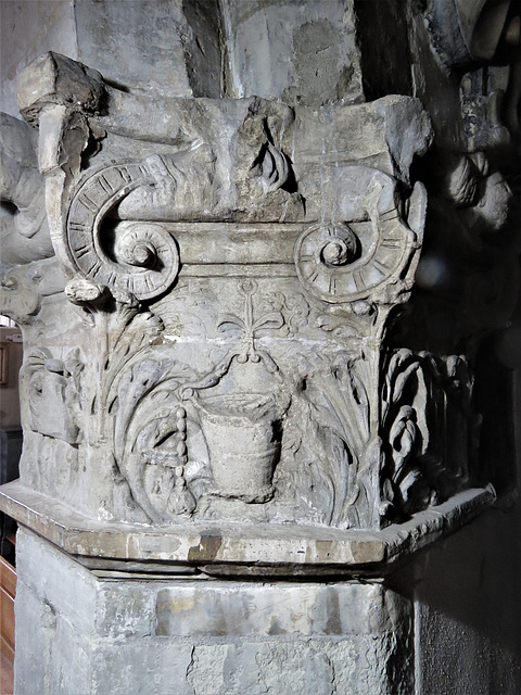 chelsea old church, london , c16 capital, one of two added to the south chapel in 1528 in an attempted french renaissance style