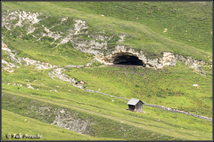 Eine Höhle auf der Alm