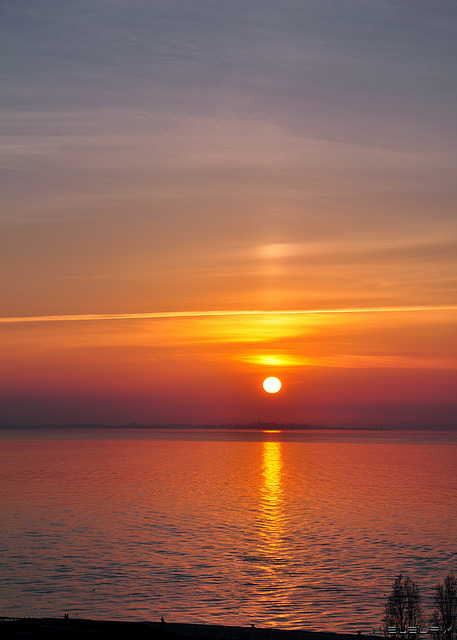 Nascer do sol sobre o Tejo - Alfama, Lisboa (© Buelipix)