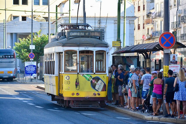 Lisbon 2018 – Eléctrico 572 at Martim Moniz