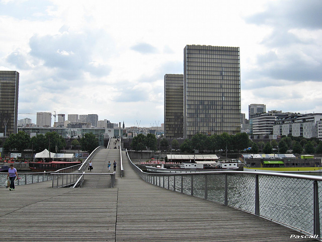 la passerelle Simone de Beauvoir