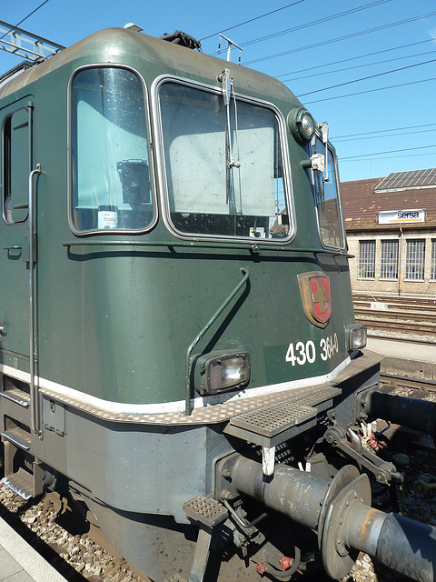 RE 4/4 430 364-0 im Bahnhof Burgdorf