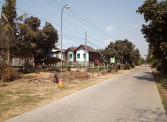 Ruelle insulaire à saveur cambodgienne / Cambodian narrow streets