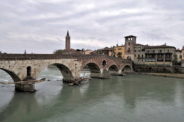 Ponte Pietra