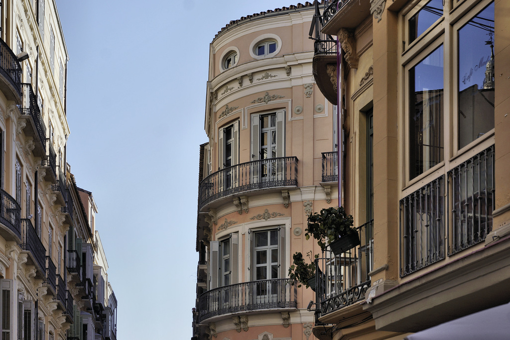Curves – Calle Calderería at Calle Granada, Málaga, Andalucía, Spain