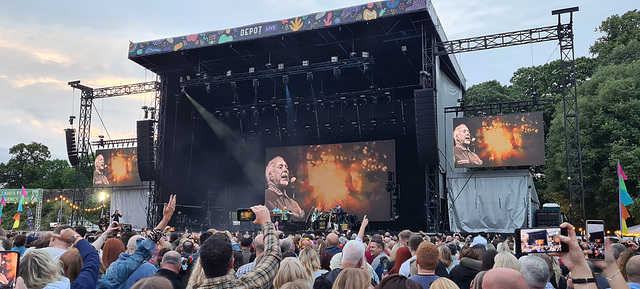 Sir Tom Jones at Cardiff Castle