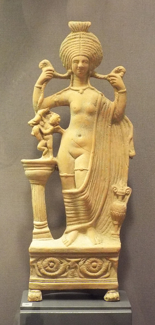 Statuette of Aphrodite and Eros in the Princeton University Art Museum, April 2017