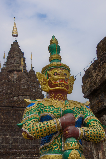 Wat Tham Pla (© Buelipix)