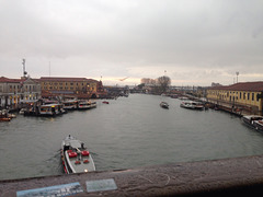 Venise sous la pluie .