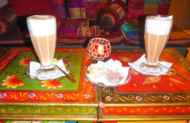 Chai-latte im Feng-Shui Haus/Pirna