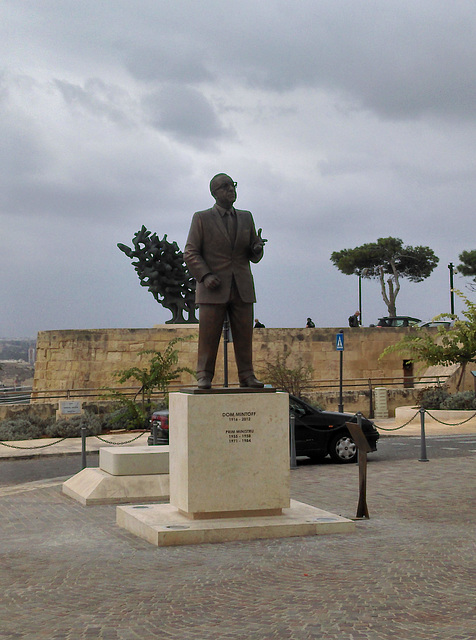 Dom Mintoff Statue - Malta 2018 (1)