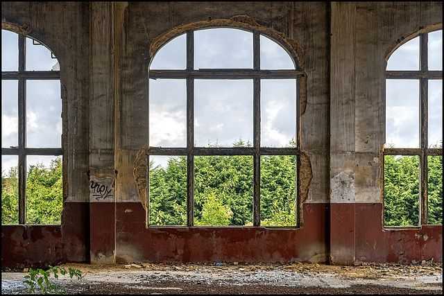 Coal mine du Gouffre - green windows - 23