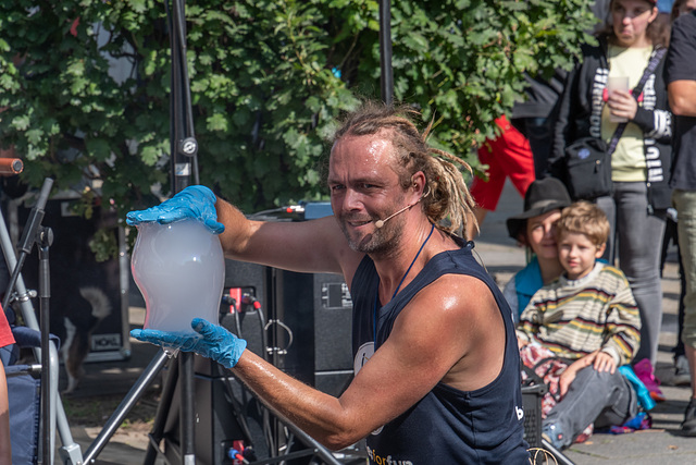 "Soap Bubble Artist" - Elias aus Belgien beim Hutfestival Chemnitz 2021