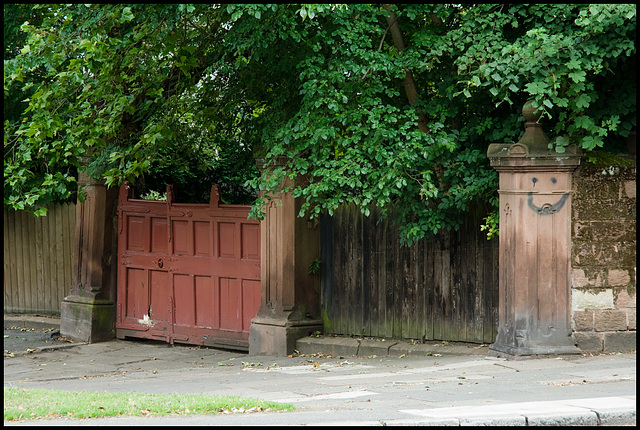 Smiley gate