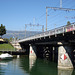 Eisenbahnbrücke über den Fluss  Zihl (frz. La Thielle)