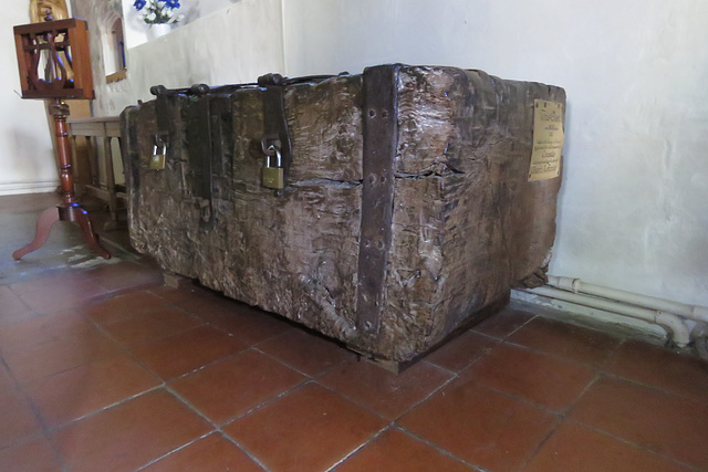 great burstead church, essex (47)c12 dug-out chest