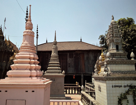 Lieu de culte à saveur cambodgienne  / Cambodian religious site