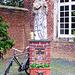 DE - Grevenbroich - Statue im Kloster Langwaden