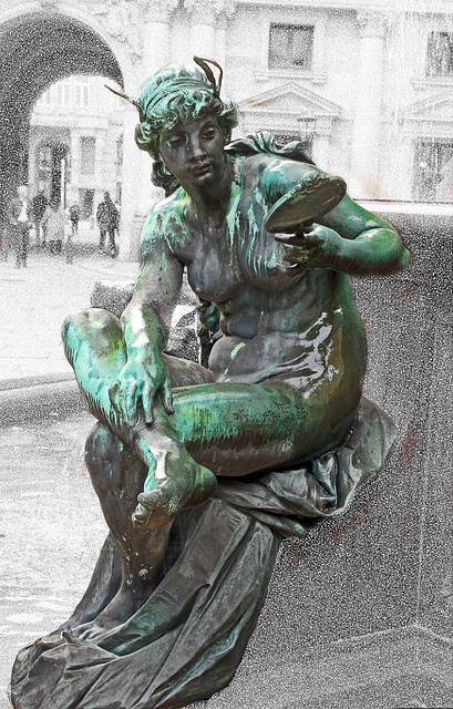 Frau mit Spiegel