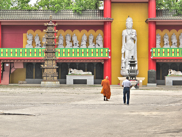 Ten Thousand Buddhas Stupa, Niagara Falls, Ontario