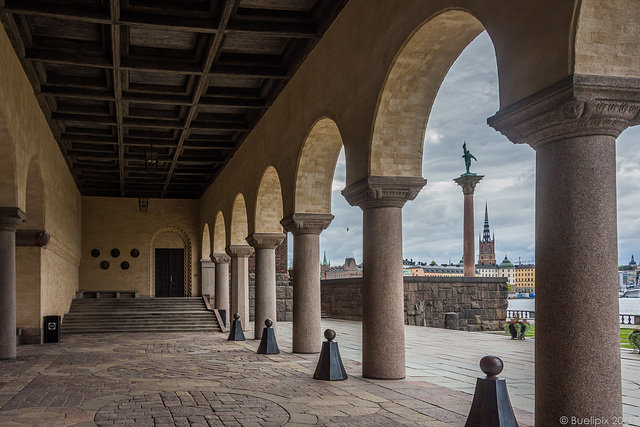 unter den Rathaus-Arkaden  (© Buelipix)