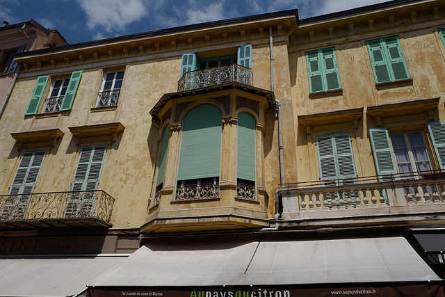 rue, Menton