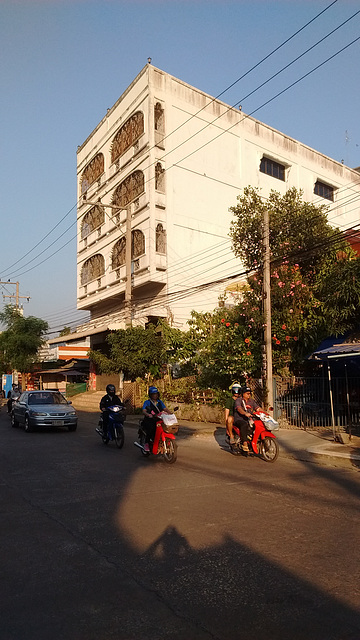 Détails architecturaux à saveur Thai.