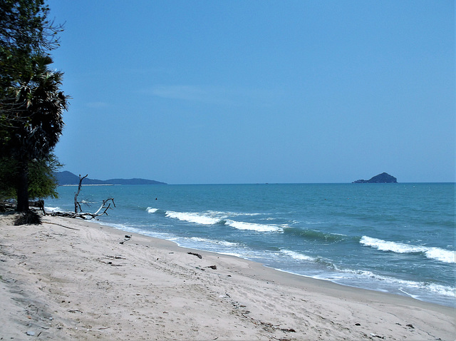 Plage thaïlandaise sans touriste.......