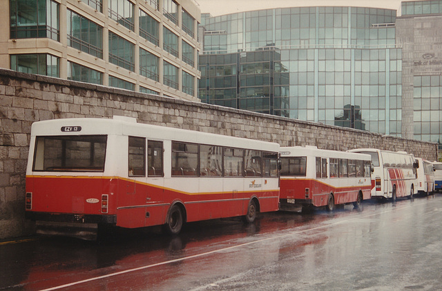 Bus Éireann KR13 (EZV 13) and KR220 (87D2220) in Dublin - 11 May 1996 (311-19A)