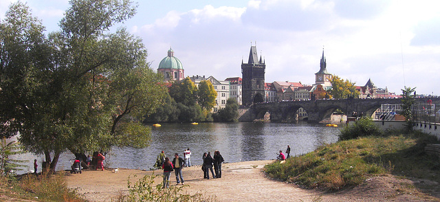 054 Blick zur Karlsbrücke in Prag