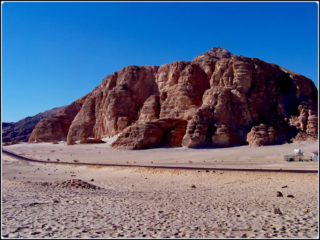 riprendo il viaggio in Sinai interrotto per il guasto tecnico che impediva di caricare altre foto....siamo tornati nel deserto dove incontriamo i beduini nomadi del Sinai