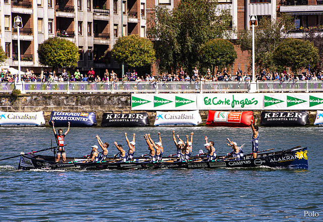 Llegada a baliza, ganando la regata y la liga, la bou bizkaia de Urdaibai, Bermeo + (2PiP)