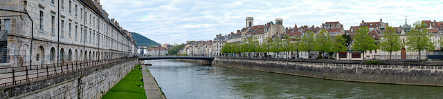 BESANCON: Le quai Vauban à gauche, le quai de Strasbourg à droite.