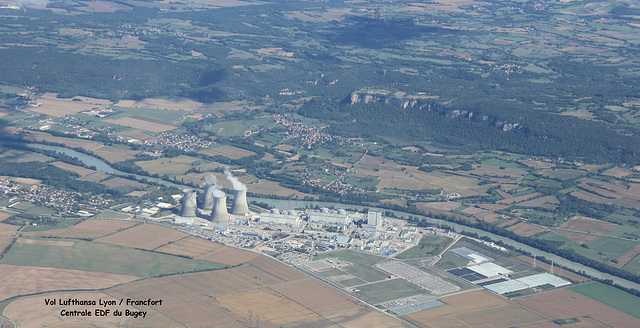 La centrale nucléaire du Bugey. 18 septembre 2015. Vol Lufthansa Lyon / Frankfurt.