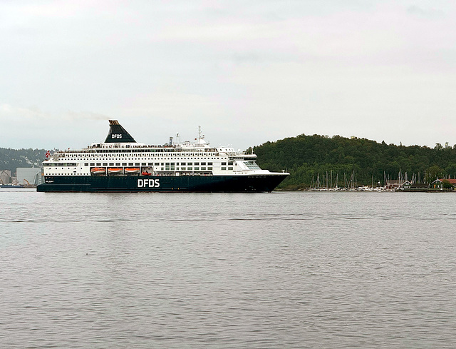 PEARL SEAWAYS passing Hovedøya