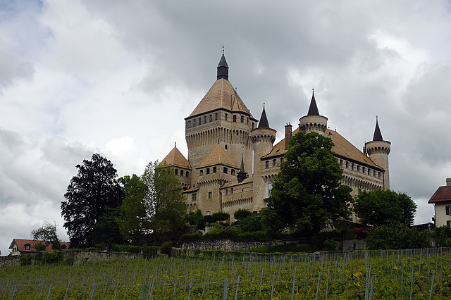 An bester Lage das Schloss Vufflens-le-Château