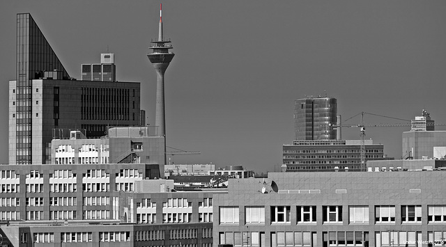 Düsseldorfs Skyline aus Richtung Süd-Ost