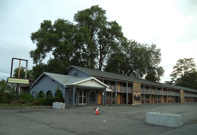 A ghost motel / Un motel fantôme