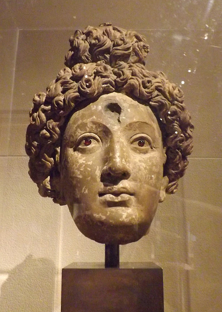 Head of a Buddha or a Bodhisattva in the Metropolitan Museum of Art, September 2015