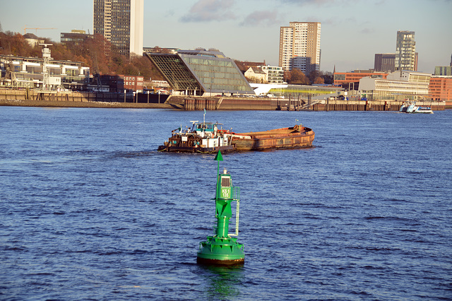 Fahrwasserboje Nummer 135 in Hamburg Altona