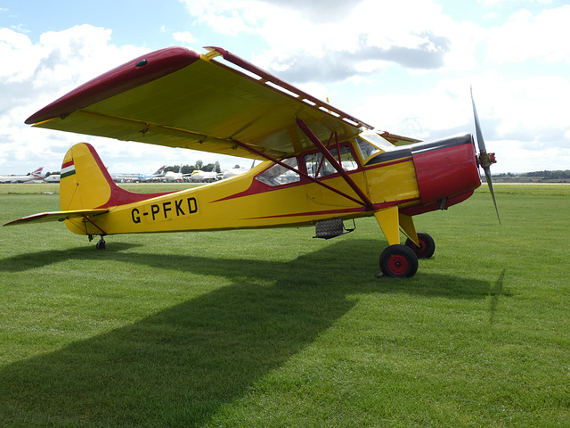 YAK-12M G-PFKD