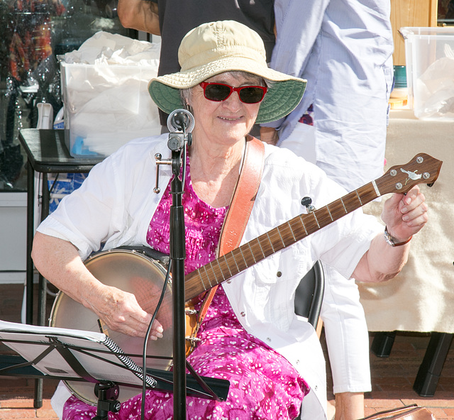 Banjo gal, Washington, NC