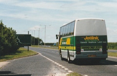 Arriva the Shires 4034 (H198 AOD) on the Royston by-pass – May 1999 (414-33)