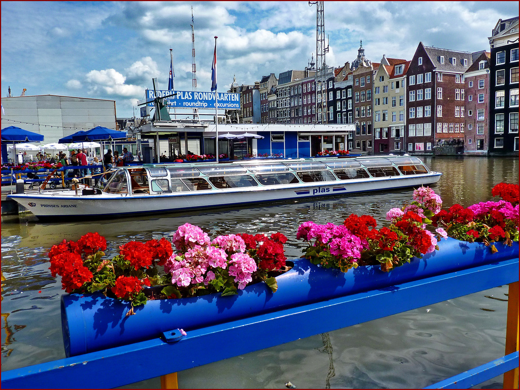 - HFF - HAPPY FENCE FRIDAY - 27:05:22 - AMSTERDAM : la partenza dei battelli turistici per un bel giro nei canali della città