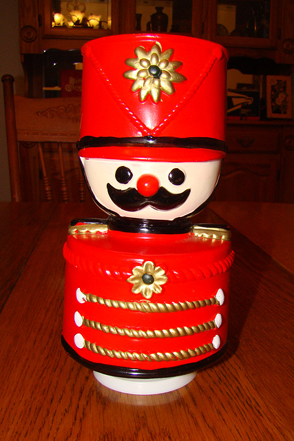 Plastic soldier music box