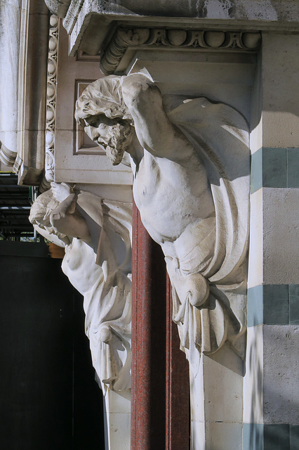 IMG 1639-001-Corbels