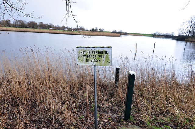 Het is verboden vanaf de wal te vissen